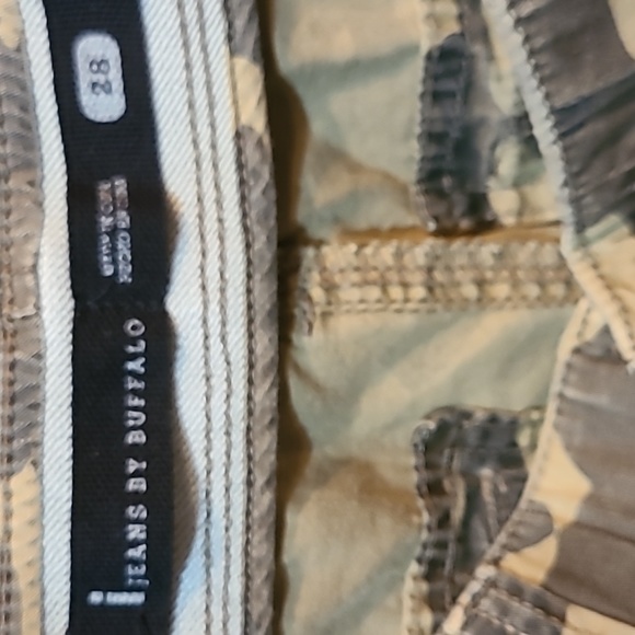 Jeans By Buffalo Camo Cargo Shorts Size 28 - Picture 3 of 13